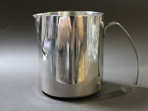 【販売終了】【FBCインターナショナル】FBCロゴ入り ラテアートピッチャー 12oz