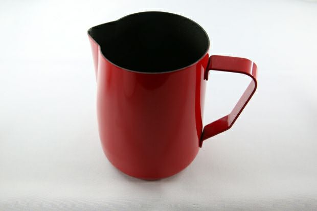 【販売終了】【ミルクピッチャー】RW 20oz. ピッチャー 外面耐熱塗料焼付塗装＋内面テフロン加工 レッド