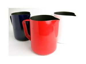 【販売終了】【ミルクピッチャー】RW 20oz. ピッチャー 外面耐熱塗料焼付塗装＋内面テフロン加工 レッド