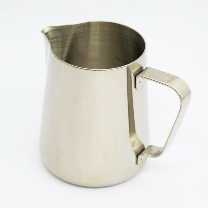 FBC ハンドルトップ ロゴ ラテアートピッチャー 20oz. | コーヒー用品