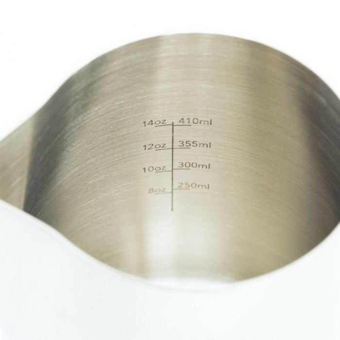 FBC ハンドルトップ ロゴ ラテアートピッチャー 20oz. | コーヒー用品